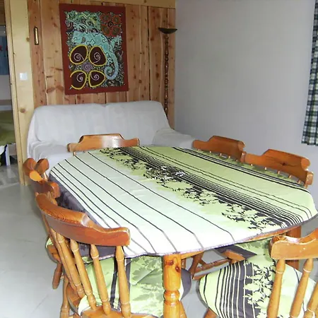 Cosy With Garden In *