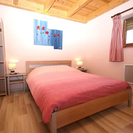 Holiday home Cosy With Garden In