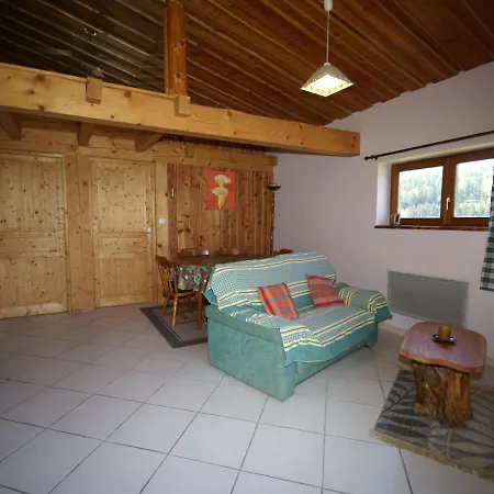 Cosy With Garden In *